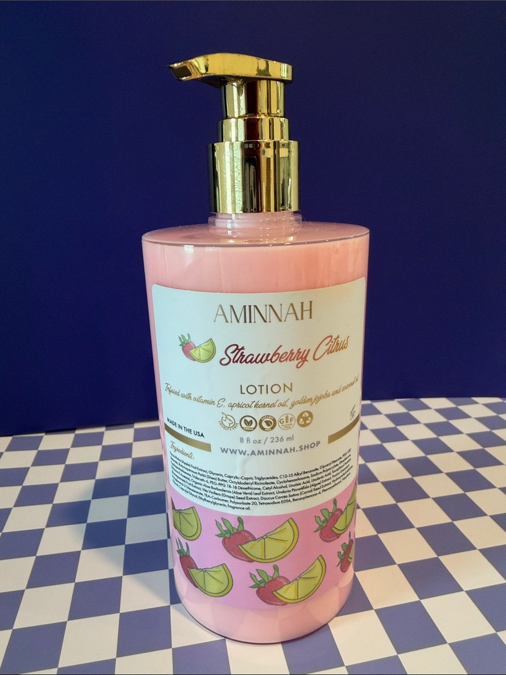 AMINNAH Strawberry Citrus Body Lotion — Pink
